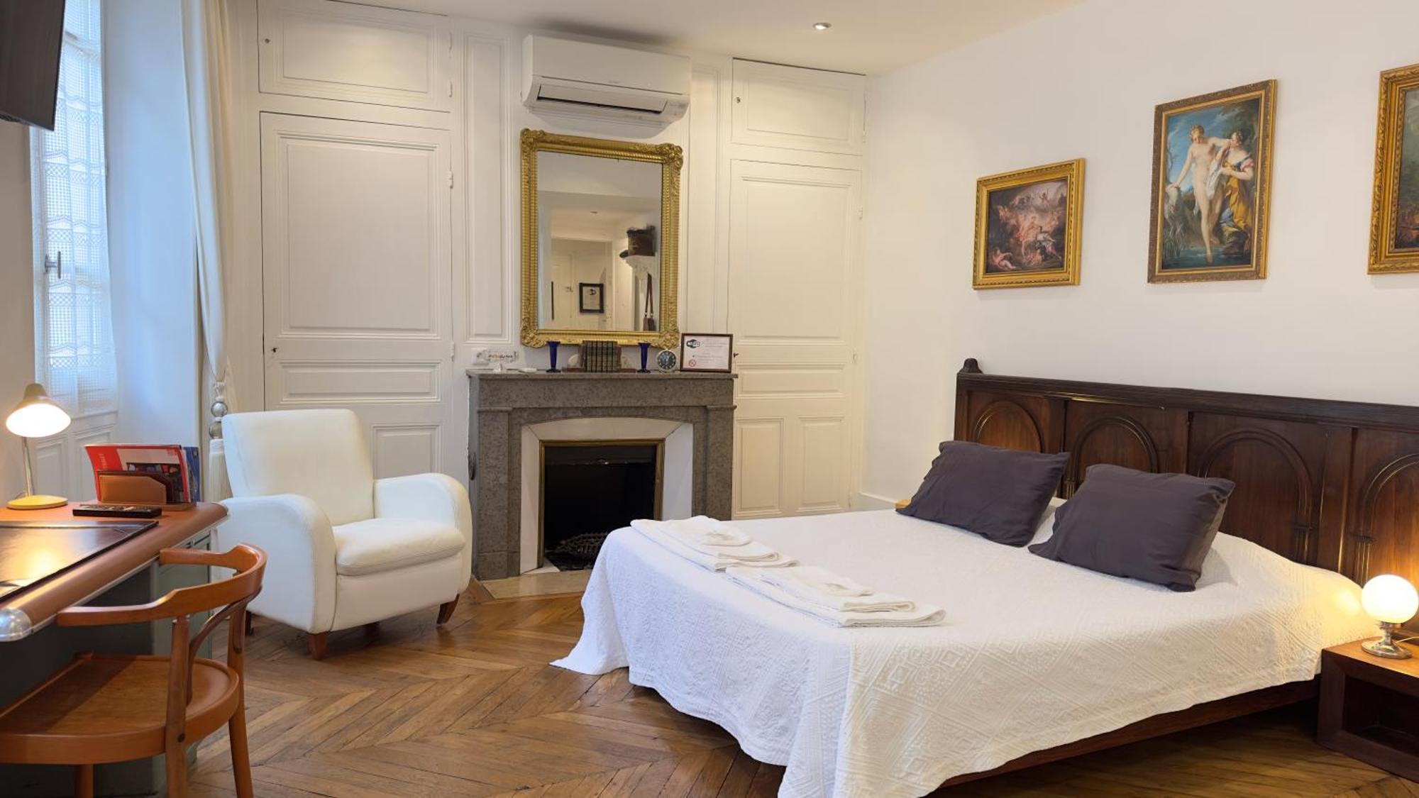 Chambre De Charme Au Coeur Du Vieux Valence - Confort & Calme Exteriör bild