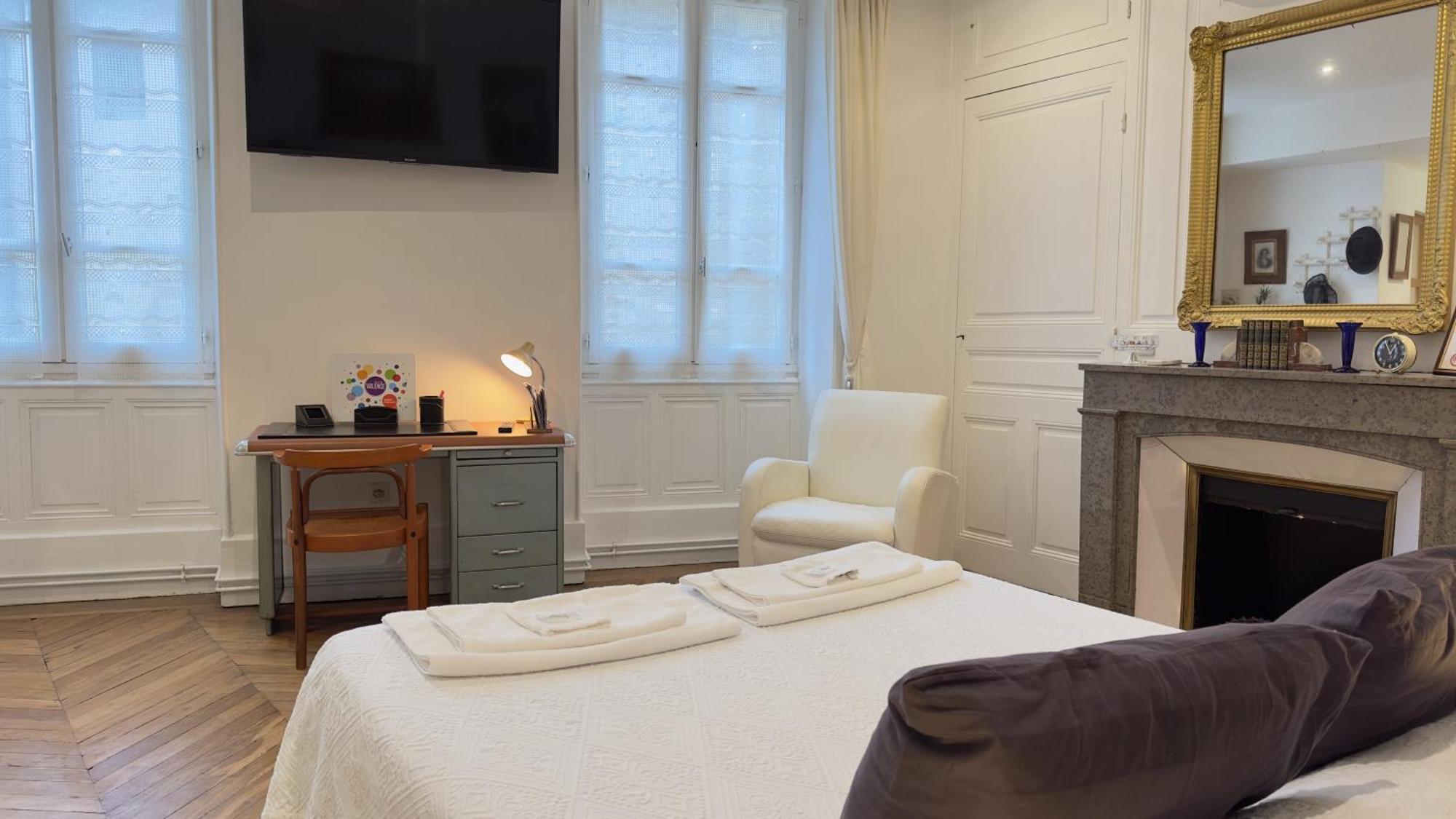 Chambre De Charme Au Coeur Du Vieux Valence - Confort & Calme Exteriör bild